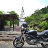 バイクで岐阜県山県市の、神崎川沿いにある平和観音像に寄ってみました。瀬見峡温泉跡地です。