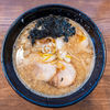 変わり種「背脂ゆず中華」（らーめん 源次郎）