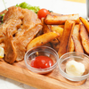 少ない油でサクサク「揚げ焼きフィッシュアンドチップス」とぬるめの黒ビールで冬の家飲みを【オトコ中村の面倒で楽しい休日メシ】
