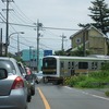 八高線箱根ケ崎駅北側青梅街道踏切（東京都西多摩郡瑞穂町）