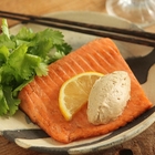 花椒とラー油をクリームチーズに混ぜたら、シュワっとしたお酒が捗って仕方がない「サーモンソテー花椒クリームチーズ」【山本リコピン】