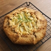 型なし！トースターで焼ける「ほうじ茶香る桃のタルト」