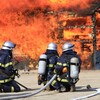 古河市中田付近で建物火災で消防車や救急車が出動
