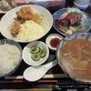 「おいしい台所12か月」の日替わりランチは、チキン南蛮、初かつお刺しなどが付いた、肉そぼろ旨味噌野菜汁定食