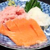 まぐろのたたきとサーモンのお刺身