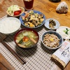 最高気温の蒸した翌朝、納豆と野菜炒めの朝ごはん。