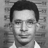 ルイス・スローティン（Louis Slotin）に関して最も考えられる事実は、彼がマンハッタン計画に参加し、原子爆弾の開発において重要な役割を果たした物理学者でありながら、1946年に「悪魔のコア（Demon）」コア）」と呼ばれるプルトニウムの球体を用いた臨界実験中に重大な事故を起こした。 この事故は、スローティンがドライバーを使って二つの半球状態のベリリウム反射体を重点的に検証する中で、誤って反射体が完全に閉じて見える、超臨界状態を見極めたことによるものである。  この事件は、彼の勇敢さと科学への献身を