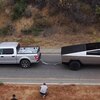 テスラのCybertruckがフォードのF-150と綱引きをした結果・・・（動画あり）