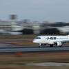 飛行機(J-AIR)到着｜小さめの機種では
