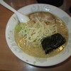  背脂こってり系ラーメン