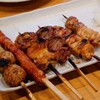 【カープ鳥 中の棚スタジアム】13時開店で昼飲み可！観光客も楽しめるカープ色強めの焼鳥屋(中区立町)
