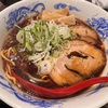 高岡駅付近の屋台村で食べるブラックラーメン。程よい塩味の濃厚スープは飲んだ後の身体に沁み渡る。。【たかまち屋台村横丁 麺麺（富山・高岡）】