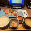 ＪＲ博多駅、「どんぶり居酒屋 喜水丸KITTE博多店」で刺身定食大ランチおじさん