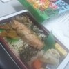 秋田男鹿産鮭の食んべてけれ弁当