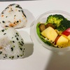 おにぎり弁当、娘のおもちゃたち