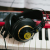 楽器演奏に音楽観賞：AKG K240 Studioは周囲の音がよく聴こえるモニターヘッドホン（夏は少し蒸れる）