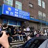 HYBE「シュガ本日の出頭なし」とコメント発表…龍山警察署には多数の報道陣が集まり待機状態