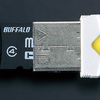 USB端子にmicroSDを入れるUSBメモリ