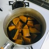 洗い物しながらかぼちゃを煮る