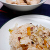 夕食：まずは、炊き込みごはんからネ