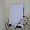 巨大なPS5の置き場所問題を解決！PS5の壁掛けラックを購入。空間スペースを有効活用できてかなり便利ですが、当然ネジの大穴を覚悟しないといけません。ついでにPS5にM.2 SSDを増設します。