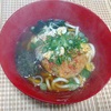 休日ランチ　立ち食いうどん店の雰囲気にした天とじうどんと巻き寿司のセット