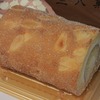 三八菓舗のアーモンドロールケーキ