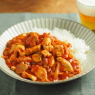 男は黙って「ハヤシライス」。鶏むね肉とトマト缶、フライパンでコスパよく作ってみた【筋肉料理人】