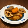 豊洲の「米花」で銀だら煮付け、根菜の煮物、山東菜漬け。