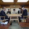 将棋棋士の足腰と、記録係（奨励会の若者）のお財布事情と心身の健康が心配だ