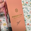 お出掛けの時はHONEYYYを纏わせます