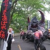 	  まんぼぅくん、上野公園で東京藝術大学の神輿でふ～　2基目