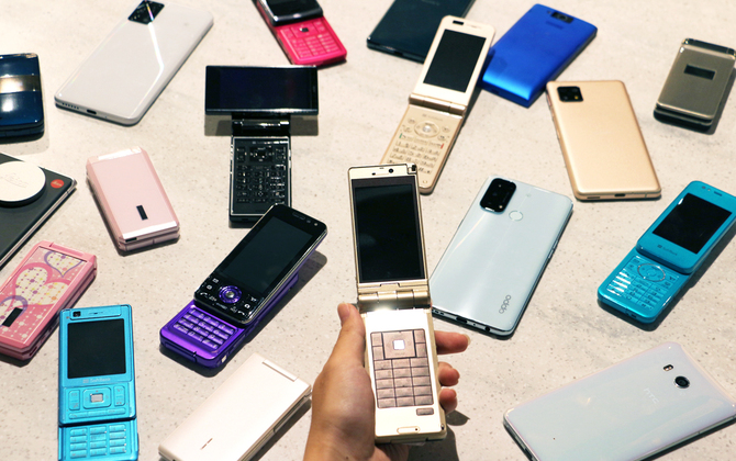携帯電話・スマホは20年でどう変わった？ 変形、カラバリ、AI搭載… 時代を彩った機種たちと振り返る端末の進化