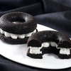 ローソンから「黒いフィナンシェケーキ バニラクリーム」が新登場！見た目にインパクトのあるモノクロスイーツ新商品です