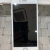 iPhone の ガラスフィルム の貼付けを行なっています