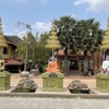 Chhuk の町、Wat Ang Mreah Prov のお寺さん。