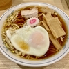 【今週のラーメン４７５０】 らーめん 高尾 （東京・荻窪） らーめん ＋ 玉子 ＋ メンマ ＋ チャーシュー皿ワンタンのせ ＋ サッポロラガービール 赤星 中瓶　〜系譜の質実さ守りつつ令和に花咲くノスタルジー！永く愛すべき一杯！