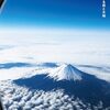 旅客機の窓から見える雲、山や海、夜景など美しい風景が“日めくり”感覚で楽しめる一冊