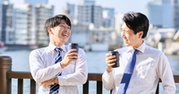 チームの雰囲気を一変させる！ 職場のムードメーカーが使う「魔法の口癖」4選