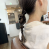 大人っぽいグレージュアンブレラカラーとタイトなヘアアレンジ