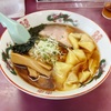 柏井の与三郎で、モチモチ手打ち製麺を使ったワンタン麺と炒飯を食べました。