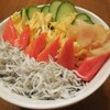 シラスとカニ蒲鉾の丼寿司