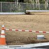風がある朝と道路用地脇のお寺