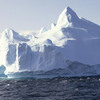 専門家によると、世界最大の氷山は30年間一か所に留まった後、急速に漂流している