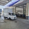 ガソリンスタンドに到着。日ごろ重たい荷物ばかりを