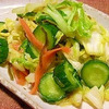 ビニール袋deギュッと季節の野菜1㎏浅漬け レシピ・作り方  ある野菜で作る簡単お漬物です。刻ん