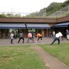 自由活動 → 準備運動とカード取りゲーム　ブルーベリーの様子