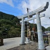 No.323【佐賀県】磁器の美しい青い鳥居！境内を疾走する列車！「陶山神社」は面白いぞ！