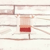 小さな織り機で苺スイーツをイメージ。