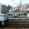 徳島で桜のある鉄道写真